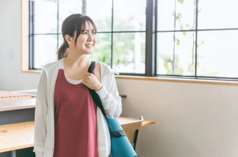 ピラティススタジオへの通いやすさを感じる女性